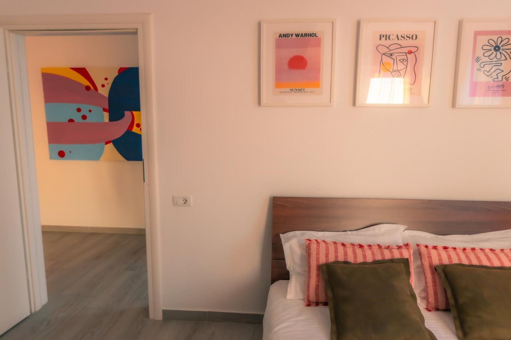 Sunset Apartment - Central Apt With Rooftop Garden Bucharest Luaran gambar
