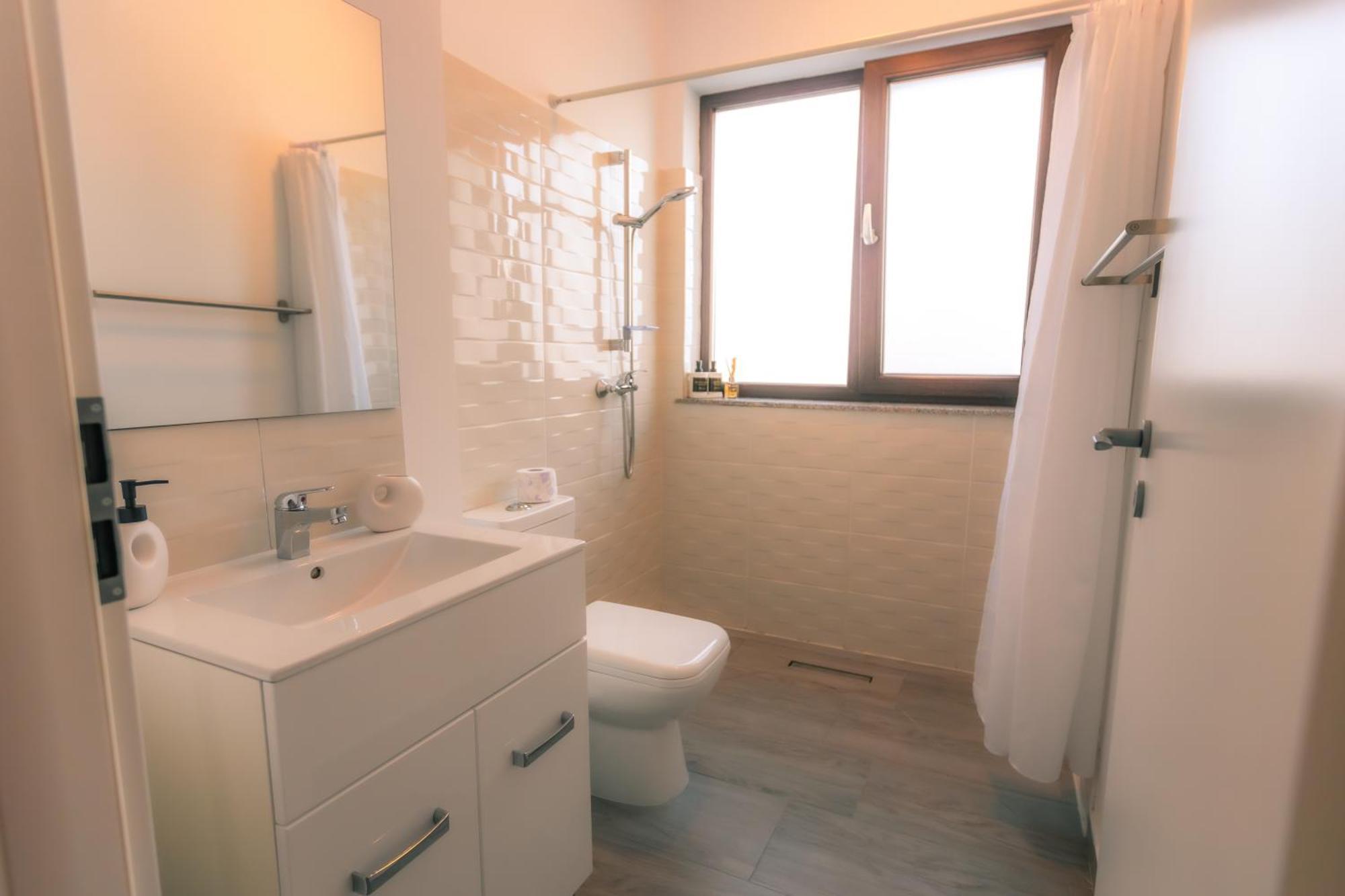 Sunset Apartment - Central Apt With Rooftop Garden Bucharest Luaran gambar