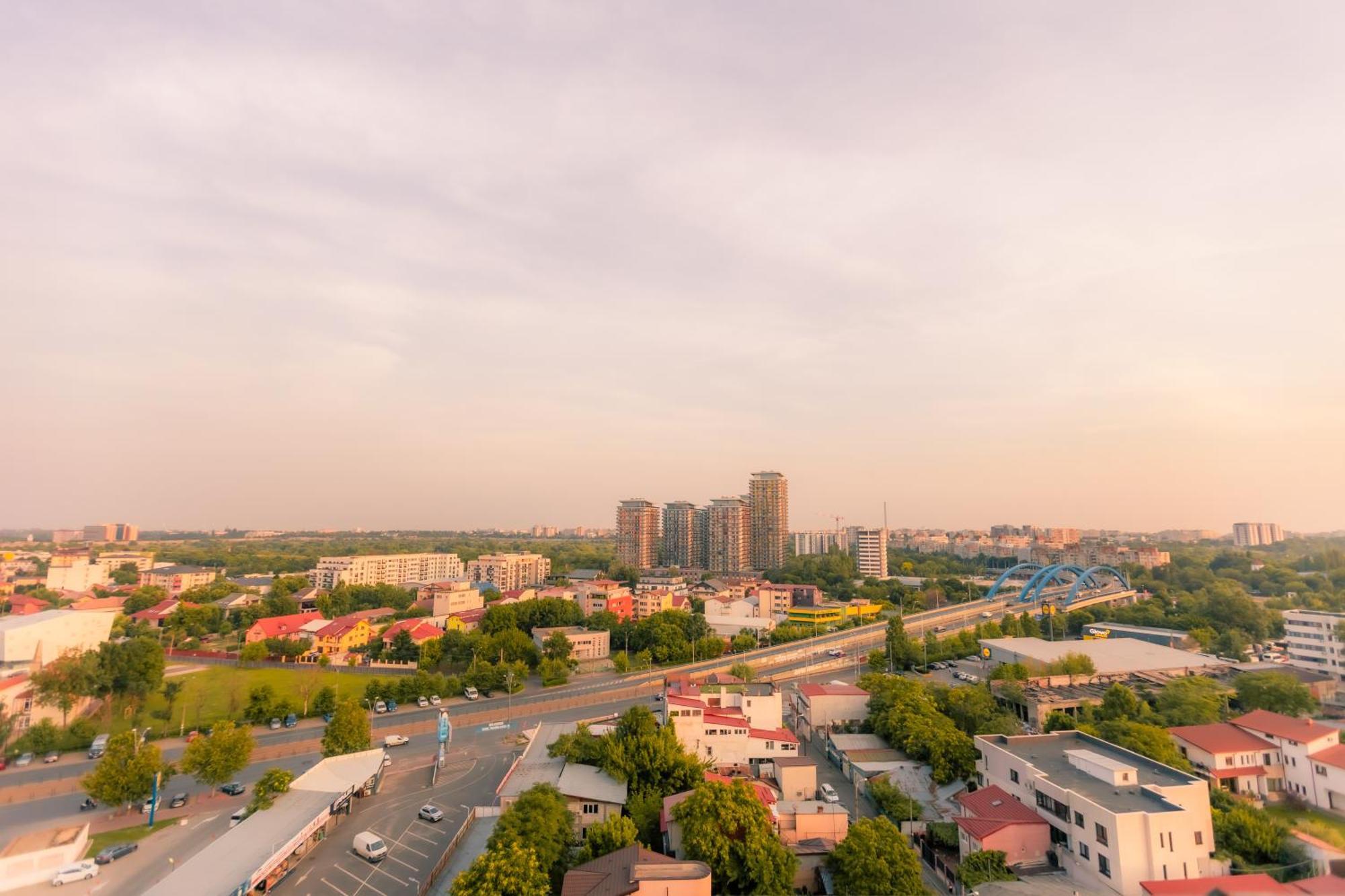 Sunset Apartment - Central Apt With Rooftop Garden Bucharest Luaran gambar