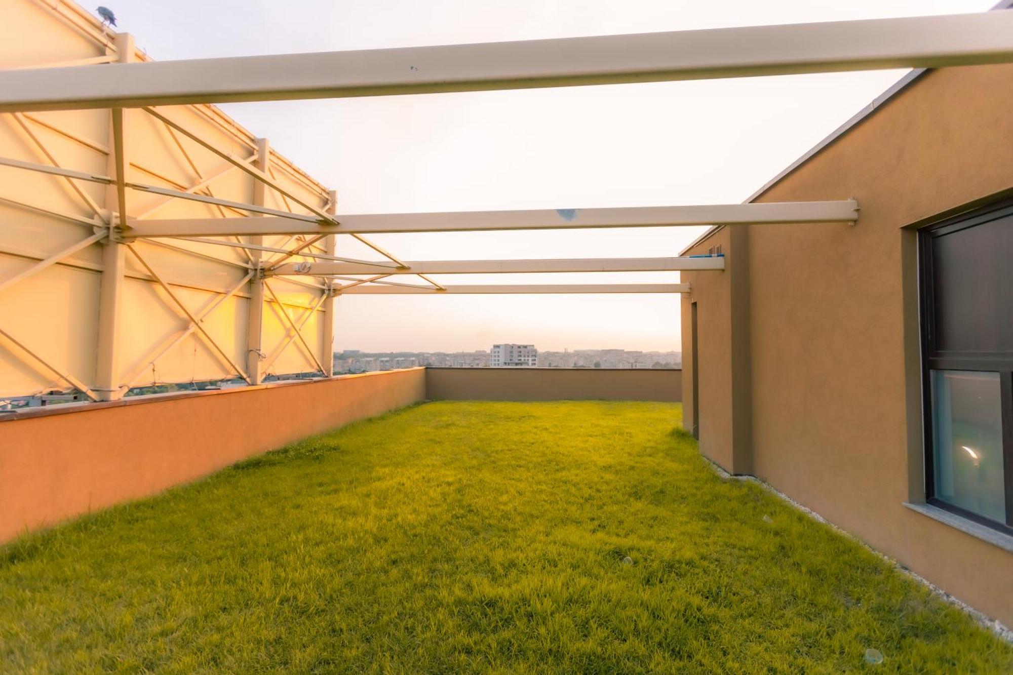 Sunset Apartment - Central Apt With Rooftop Garden Bucharest Luaran gambar