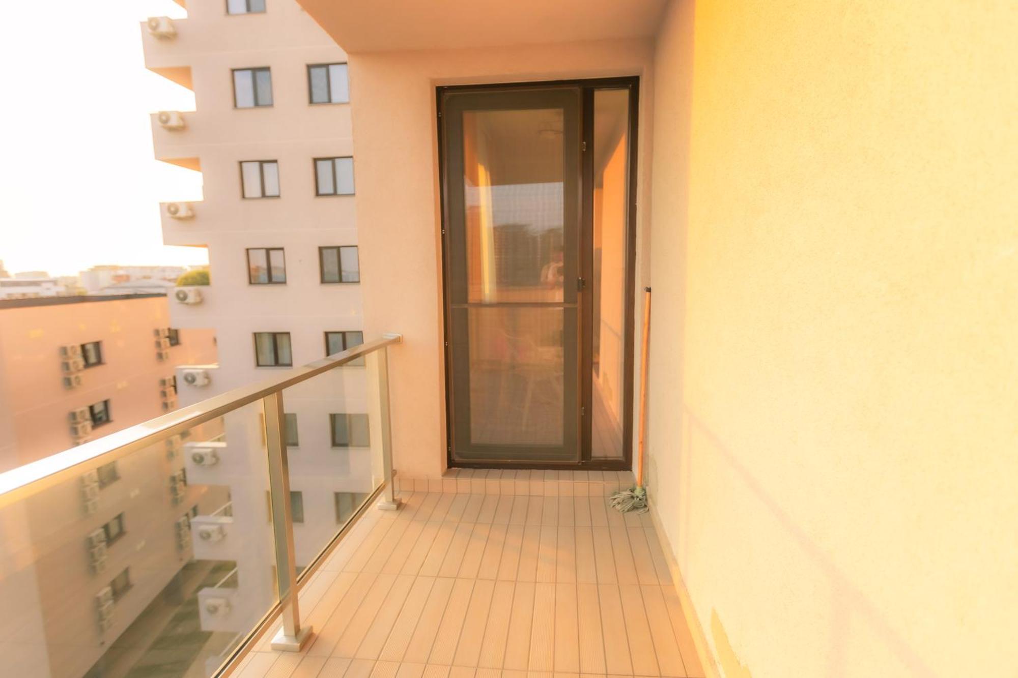 Sunset Apartment - Central Apt With Rooftop Garden Bucharest Luaran gambar