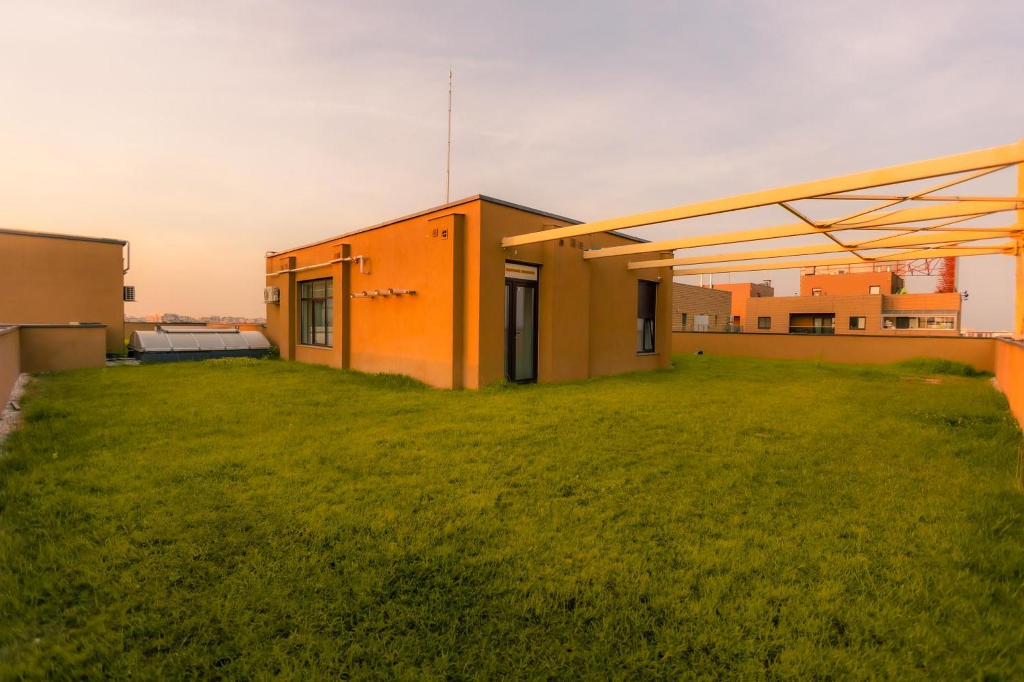 Sunset Apartment - Central Apt With Rooftop Garden Bucharest Luaran gambar