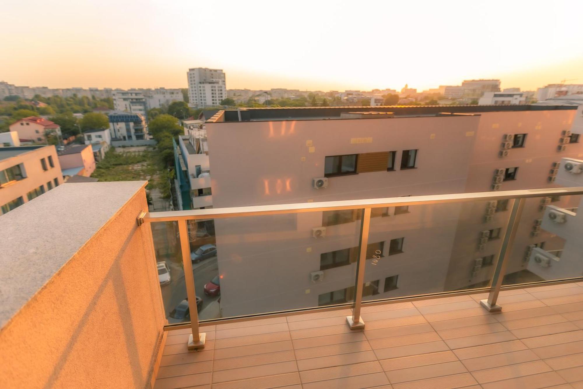 Sunset Apartment - Central Apt With Rooftop Garden Bucharest Luaran gambar